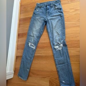 American Eagle size 2 x-long Mom Jean